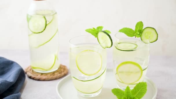 Water Flavored Lemon Cucumber Lemongrass Leaves — Stockvideo