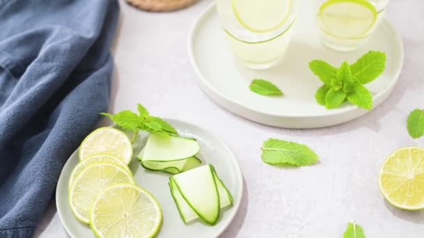 Water Flavored Lemon Cucumber Lemongrass Leaves — Stok video