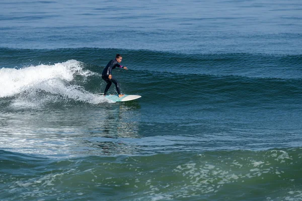 Surfer Girl Riding Wave Hot Sunny Day Furadouro Beach Ovar —  Fotos de Stock