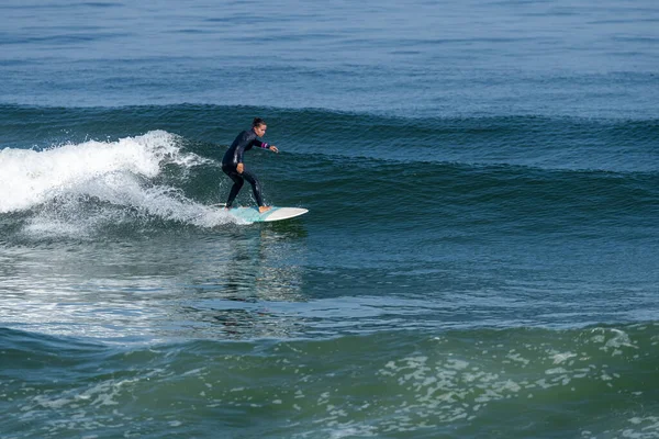 Surfer Girl Riding Wave Hot Sunny Day Furadouro Beach Ovar — Stock fotografie