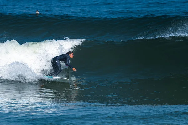 Surfer Girl Riding Wave Hot Sunny Day Furadouro Beach Ovar — Foto Stock