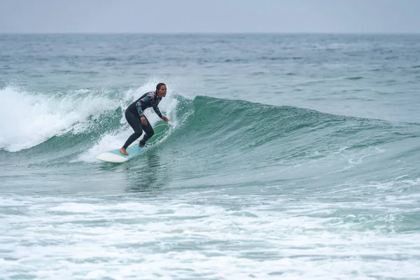 Surfer Girl Riding Wave Foggy Morning Furadouro Beach Ovar Portugal — Stockfoto