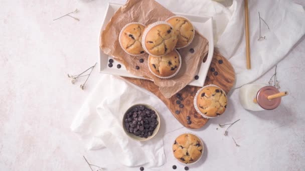 Chocolate Chip Muffins Milk Served Glass Bottles White Kitchen Countertop — Vídeos de Stock