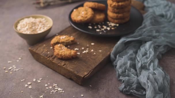 Homemade Oatmeal Raisin Cookies Cup Cappuccino Rustic Background — Vídeo de Stock