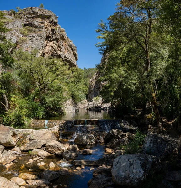 Vista Praia Fluvial Fragas Sao Simao Figueiro Dos Vinhos Portugal — Fotografia de Stock