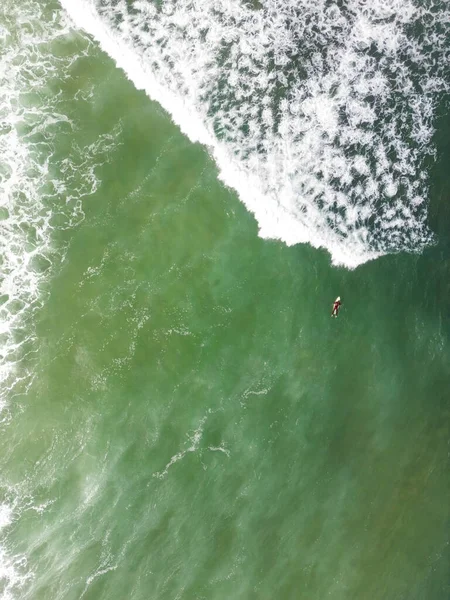 Nad Hlavou Dron Záběr Surfaře Vlnitém Moři Murtosa Aveiro Portugalsko — Stock fotografie