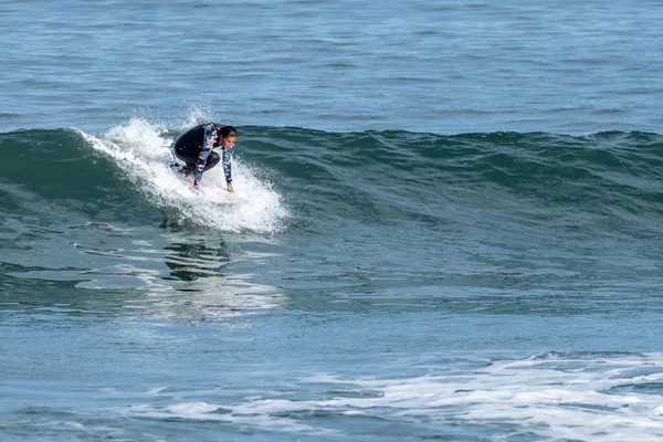 Surfer Girl Riding Wave Hot Sunny Day Furadouro Beach Ovar — Photo