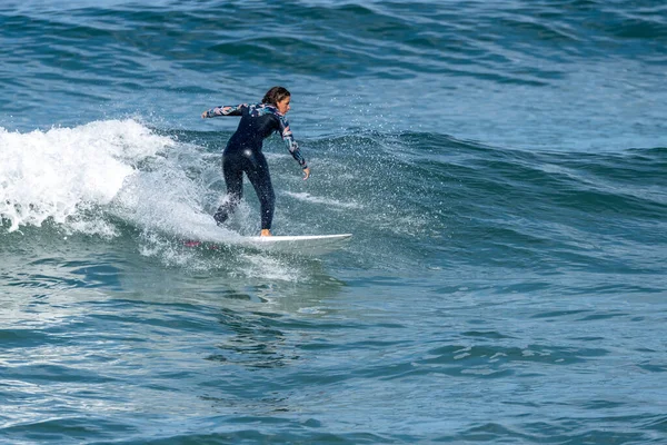 Surfer Girl Riding Wave Hot Sunny Day Furadouro Beach Ovar — Photo