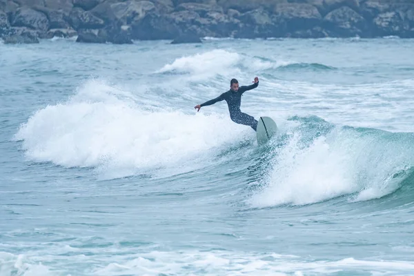 Surfer Riding Wave Foggy Morning Furadouro Beach Ovar Portugal — Photo