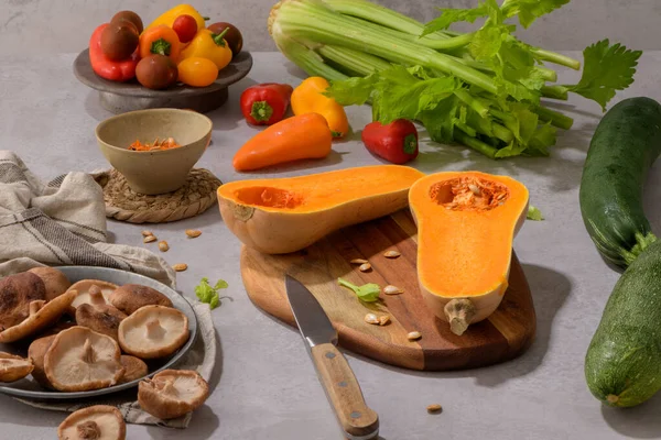 Verduras Otoño Dispuestas Una Encimera Cocina Mientras Prepara Una Sopa —  Fotos de Stock