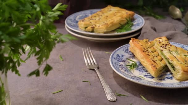 ほうれん草と典型的なポルトガルの軽食 Spinach Puff Pastry Ricotta Cheese Know Folhados Espinafres Com — ストック動画