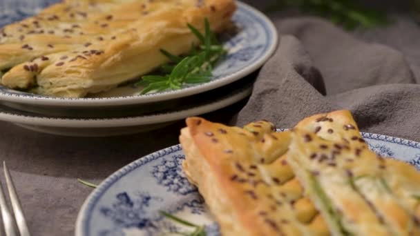 ほうれん草と典型的なポルトガルの軽食 Spinach Puff Pastry Ricotta Cheese Know Folhados Espinafres Com — ストック動画