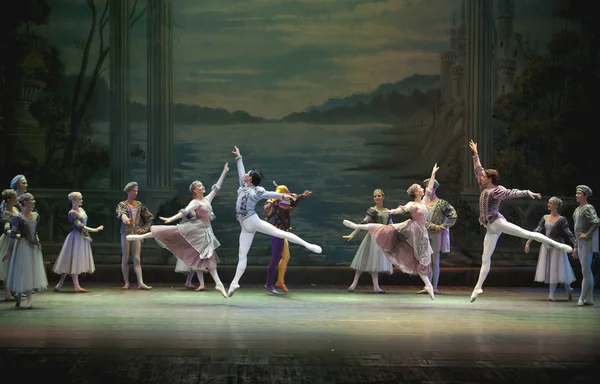 A klasszikus balett--a Hattyúk tava — Stock Fotó