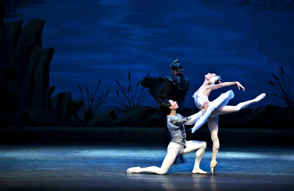 El clásico lago de los cisnes de ballet — Foto de Stock