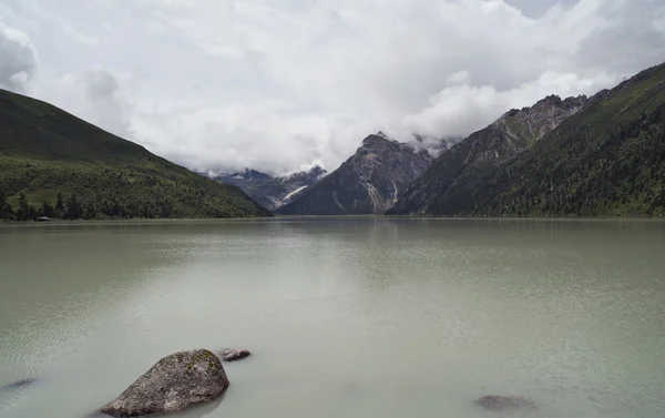高原の湖 — ストック写真