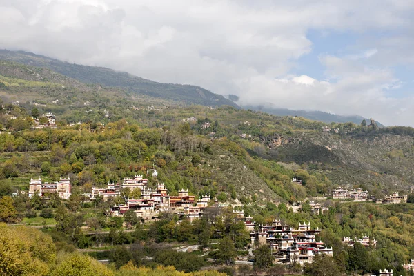 Paisagem: aldeia tibetana — Fotografia de Stock