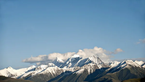 Kar dağı manzarası — Stok fotoğraf