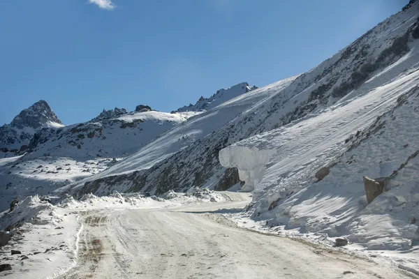 Kar dağı manzarası — Stok fotoğraf