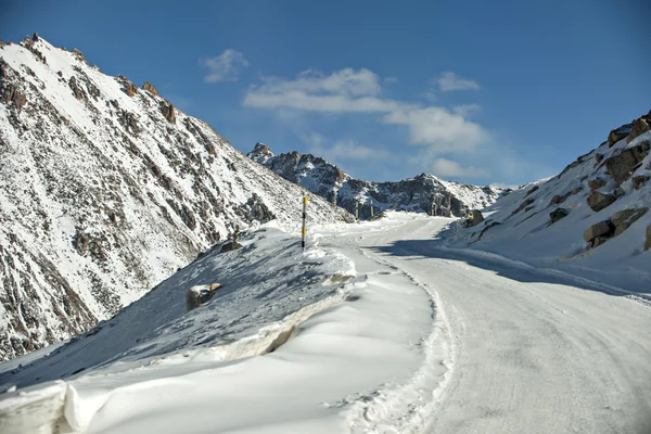 Neve paesaggio montano — Foto Stock