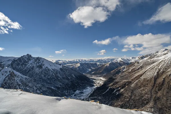 Neve paisagem de montanha — Fotografia de Stock