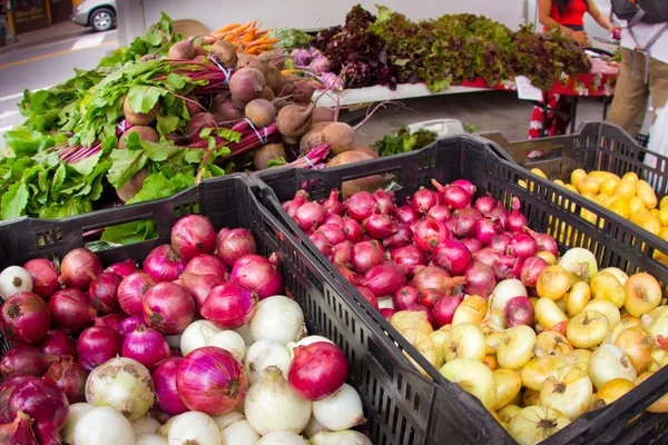 Uien op markt — Stockfoto