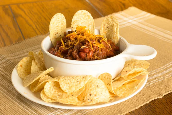 Chili und Chips — Stockfoto