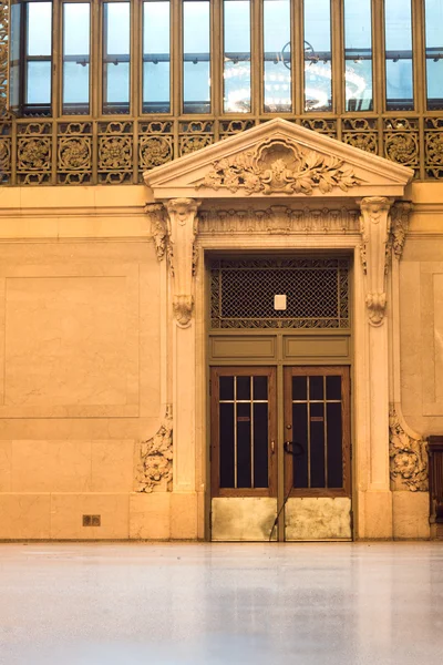 Ročník dveře nádraží grand central station — Stock fotografie