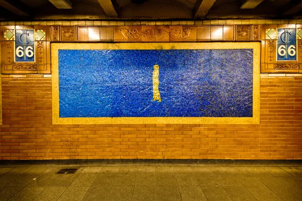 ニューヨーク市の地下鉄の駅の壁 — ストック写真