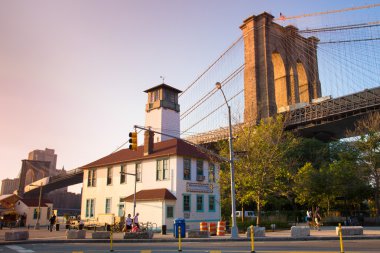Brooklyn Bridge in DUMBO clipart