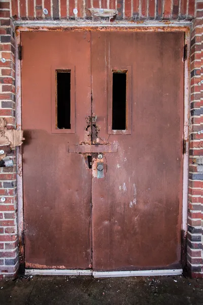 Porta enferrujada — Fotografia de Stock