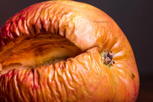 Rotten apple — Stockfoto