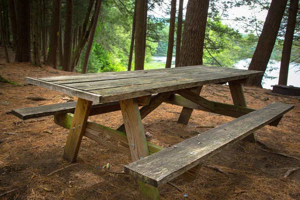 Picknicktafel — Stockfoto