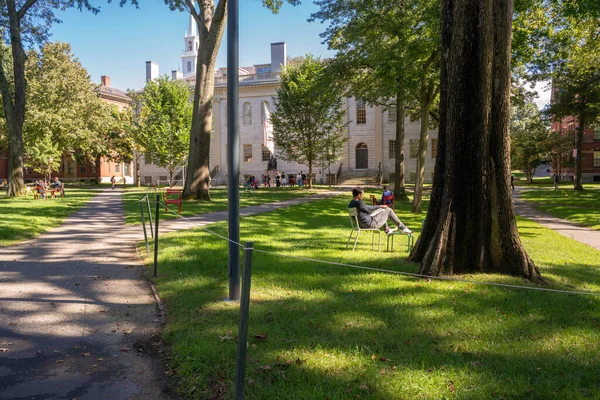 Cambridge Massachusetts Października 2021 Widok Historycznego Uniwersytetu Harvarda Widzianego Słoneczne — Zdjęcie stockowe