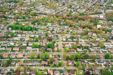 Güzel renkli gün batımı ve New York 'taki Long Island Sound' un havadan görüntüsü.