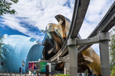 Seattle, Washington, ABD - 3 Haziran 2022: Seattle Washington 'dan Pop Kültür ve Monorail Müzesi manzaralı.