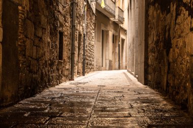 Ortaçağ Avrupa köyünden kalma antik taş mimarisi