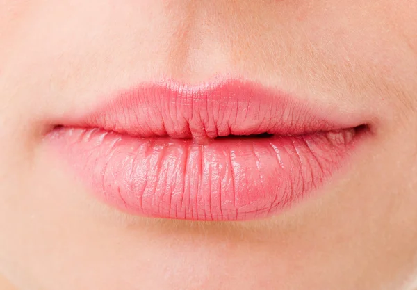 Vrouwen lippen zijn zeer nauwe — Stockfoto