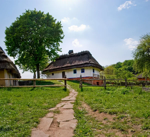 在"pirogovo 国家公园里的古建筑". — 图库照片