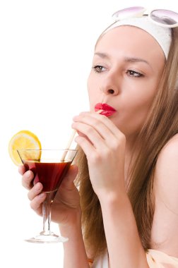 Kafkas kadın tanınmaz kokteyl içer