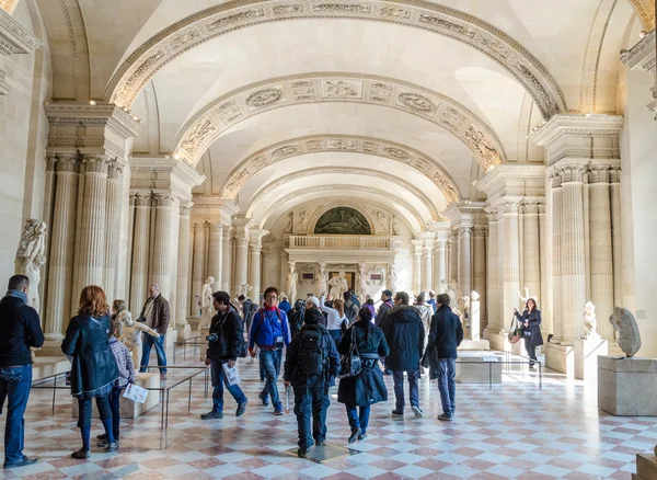 Trippers in the visit of Louvre Museum — Stock Photo, Image