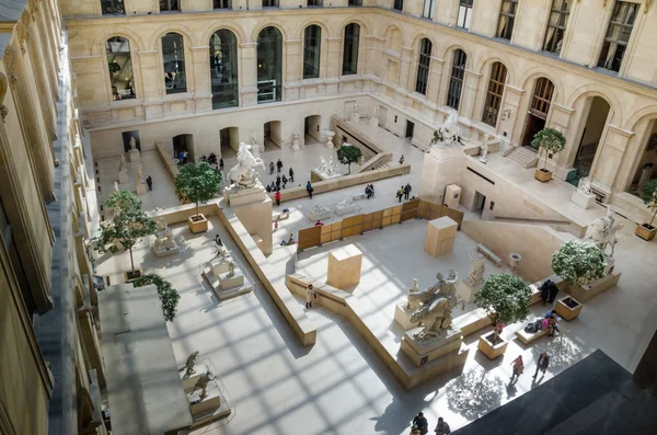 Trippers in the visit of Louvre Museum — Stock Photo, Image