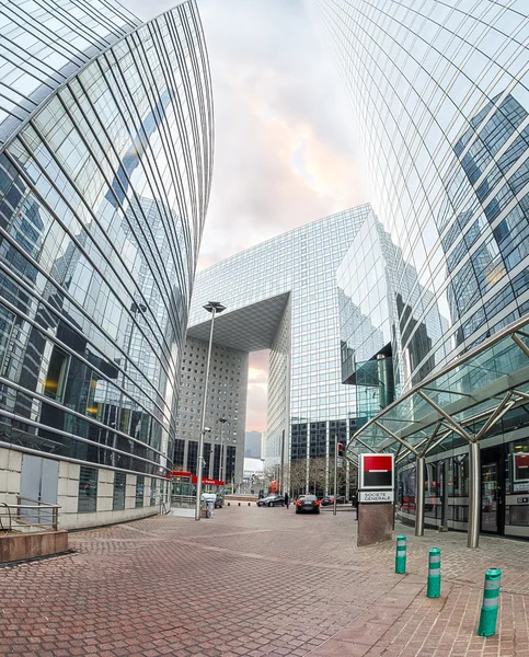 Moderne Architektur im Geschäftsviertel la Defense, Pari — Stockfoto