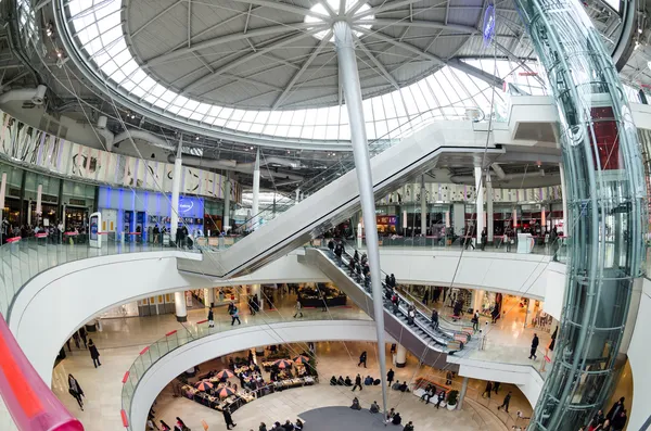 Moderní architektura v obchodní čtvrti la Défense, pari — Stock fotografie