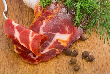 basit çiftlik pastırma, çatal üzerinde mahsur