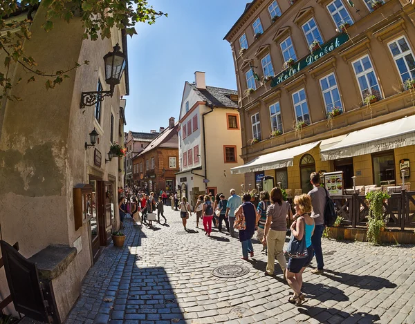 På de gamla gatorna i tjeckiska krumlov, Tjeckien — Stockfoto