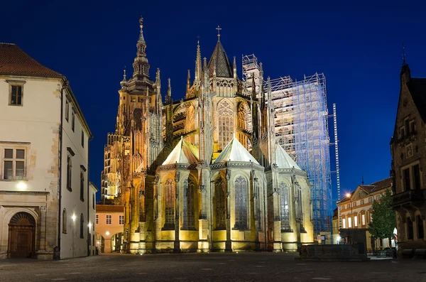 Rear view of St. Vitus Cathedral at night — Stock Photo, Image