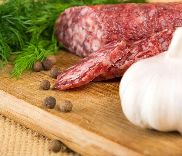 Raues einfaches Leben mit Wurst — Stockfoto