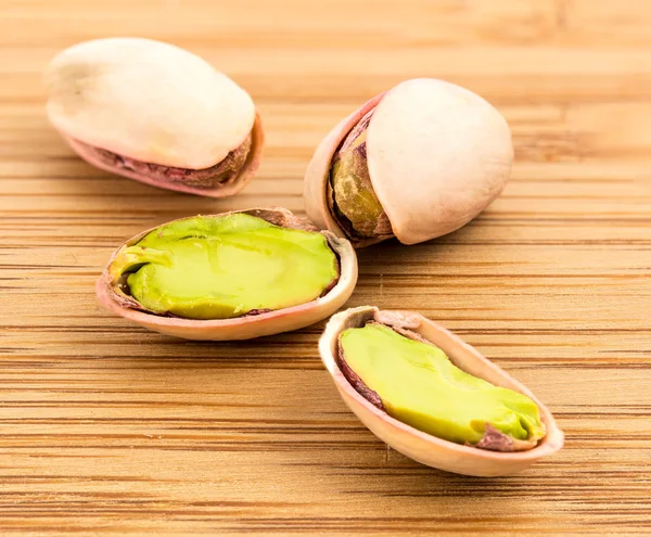 A stack of roasted pistachios on wood — Stock Photo, Image