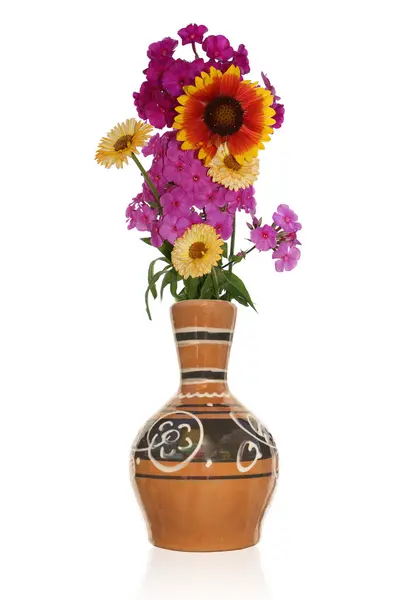 Die antike Vase und der dekorative Blumenstrauß — Stockfoto
