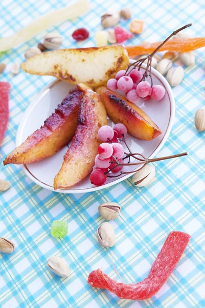 Frutas y frutos secos dulces horneados —  Fotos de Stock